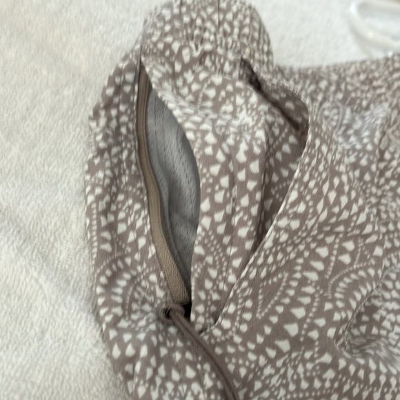 SIZE L LL BEAN TAUPE PRINT DRAWSTRING SHORTS WITH POCKETS - Picture 5 of 5